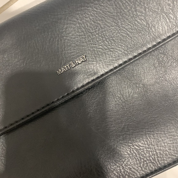 MAT&NAT cross body vegan leather purse - Picture 2 of 3